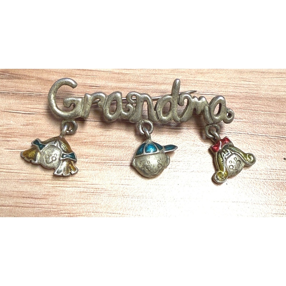 Vintage Grandma Script Brooch with Grandchildren Charms Enamel Silver Tone Pin